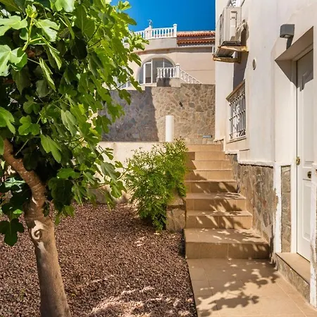 فيلة 4 Bed Near Golf Course سيوداد كيسادا