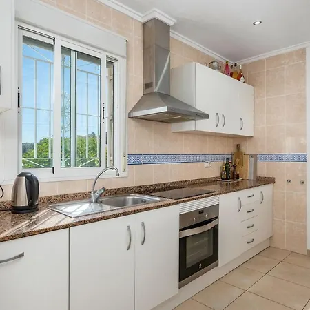 فيلة 4 Bed Near Golf Course *