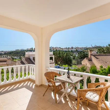 4 Bed Near Golf Course فيلة سيوداد كيسادا