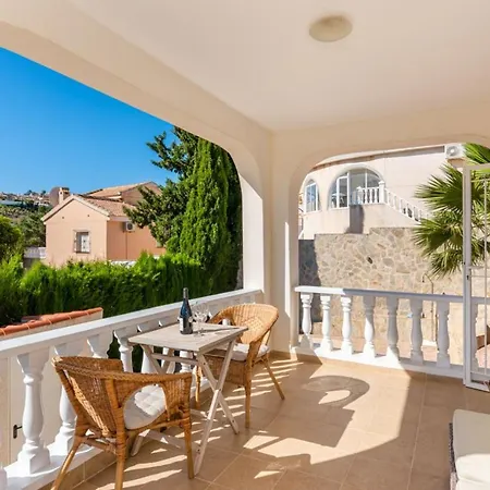 فيلة 4 Bed Near Golf Course *