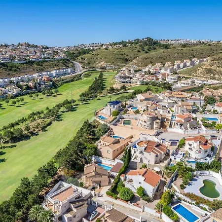 فيلة 4 Bed Near Golf Course *