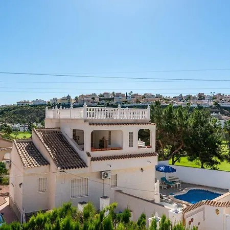 4 Bed Near Golf Course *