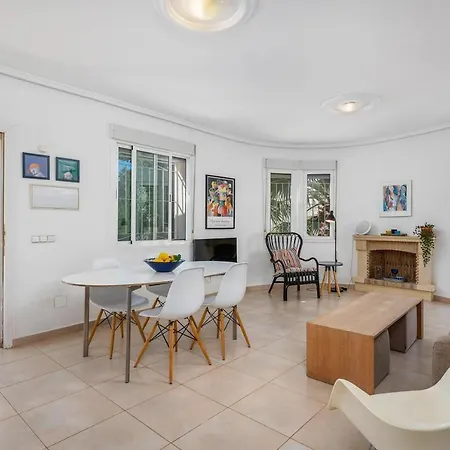 فيلة 4 Bed Near Golf Course *