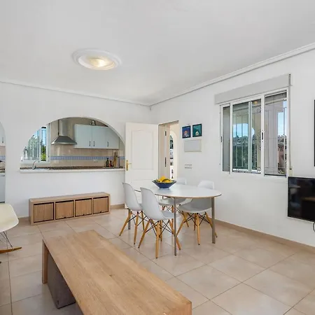 4 Bed Near Golf Course *